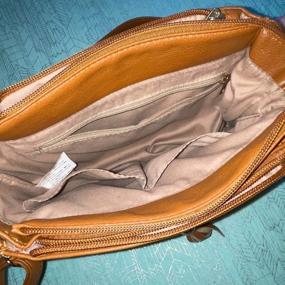 Tan cross-body purse with stylish tassels and many organizing compartments NEW - Picture 7 of 15